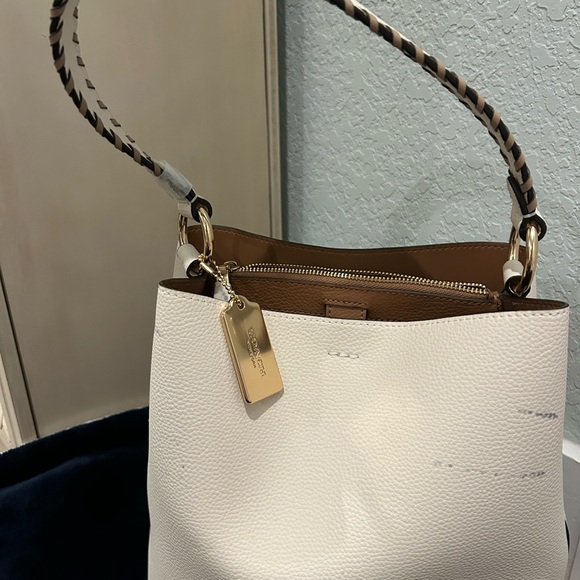 Coach Cream Leather Shoulder Bag with Gold Accents - Picture 3 of 4